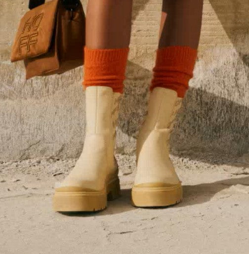 BOTAS Y BOTINES DE MUJER