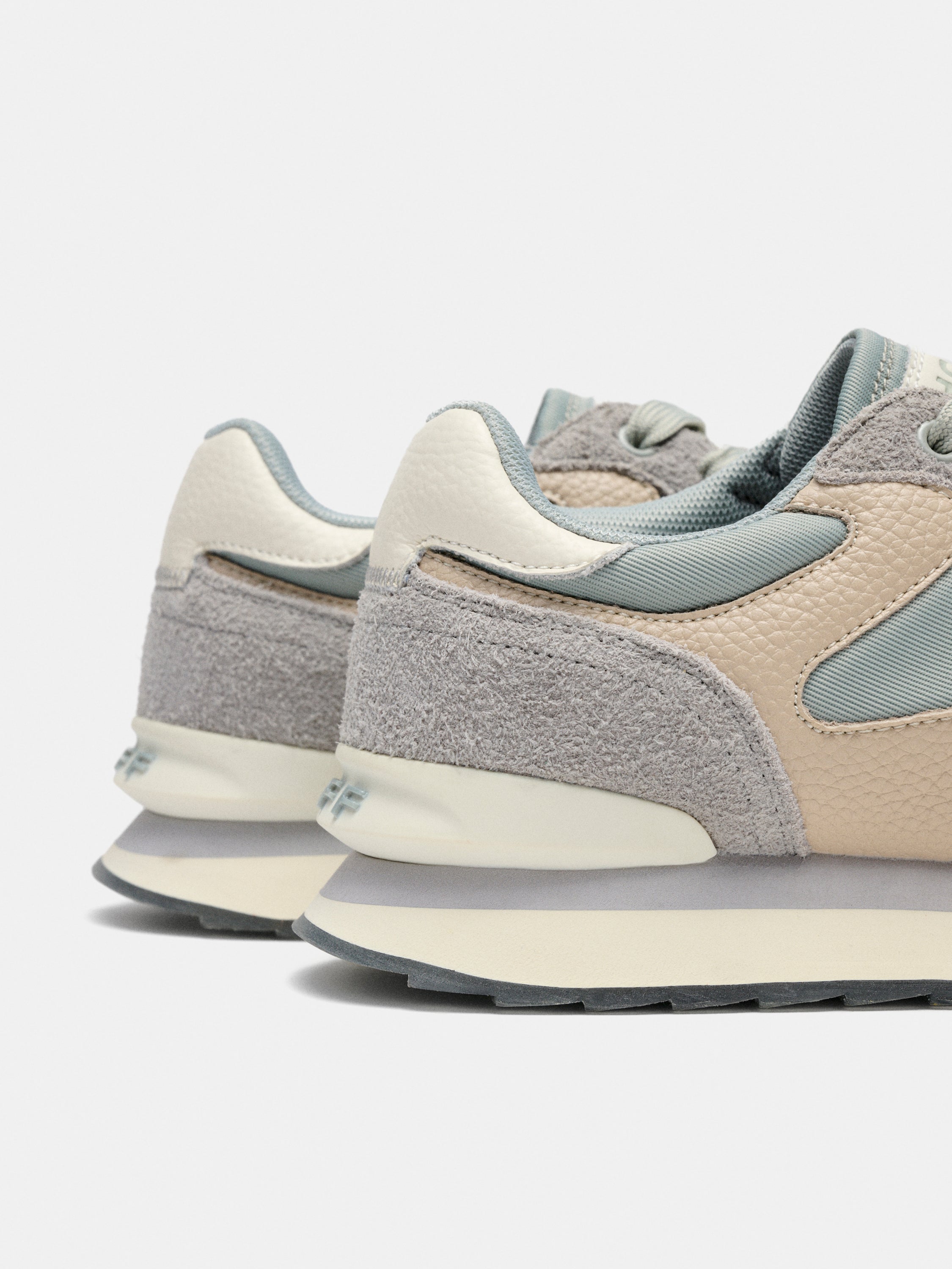 CITY DUSSELDORF WOMAN