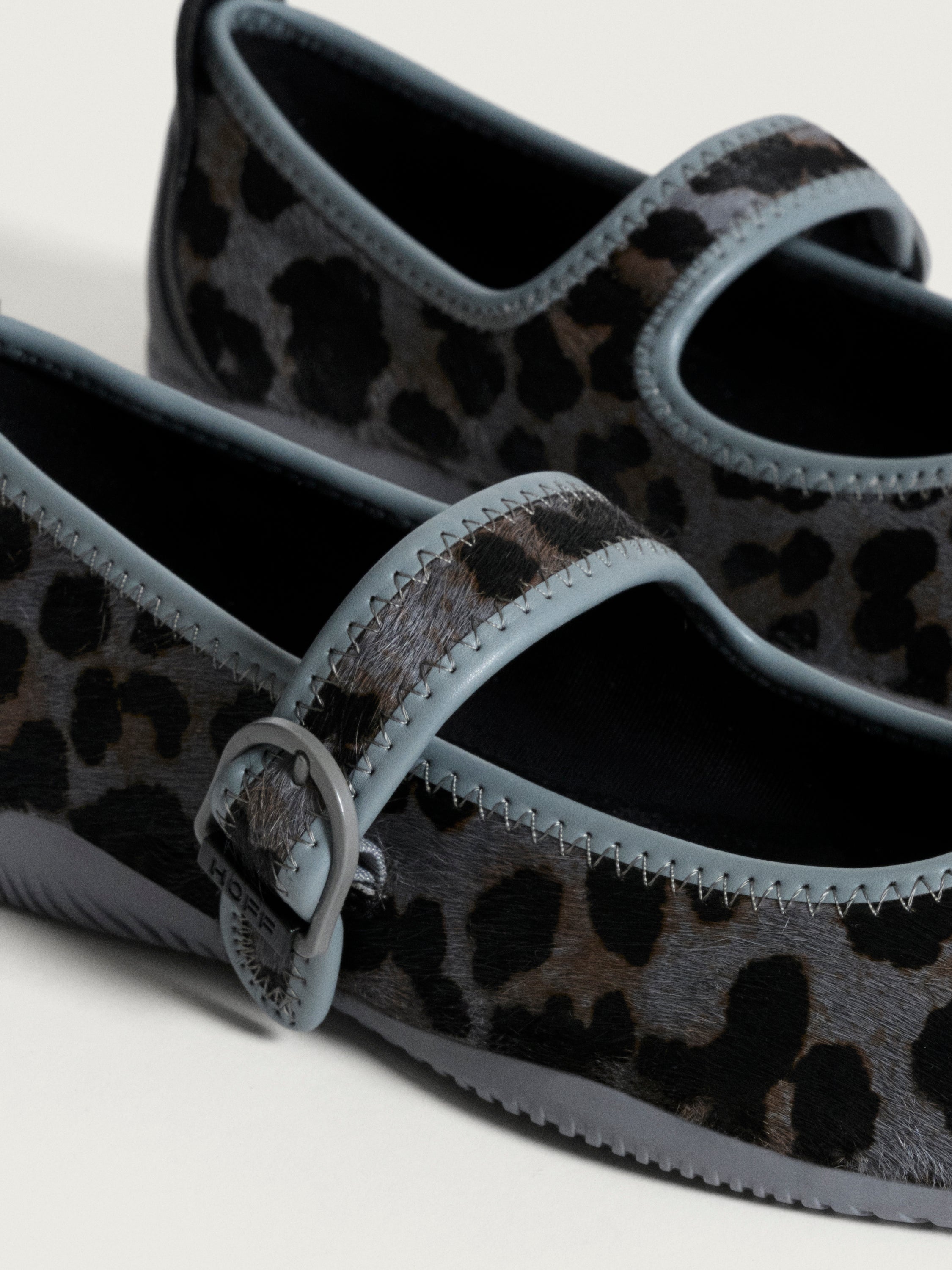 MARY JANE SCALA ANIMAL PRINT GRIS