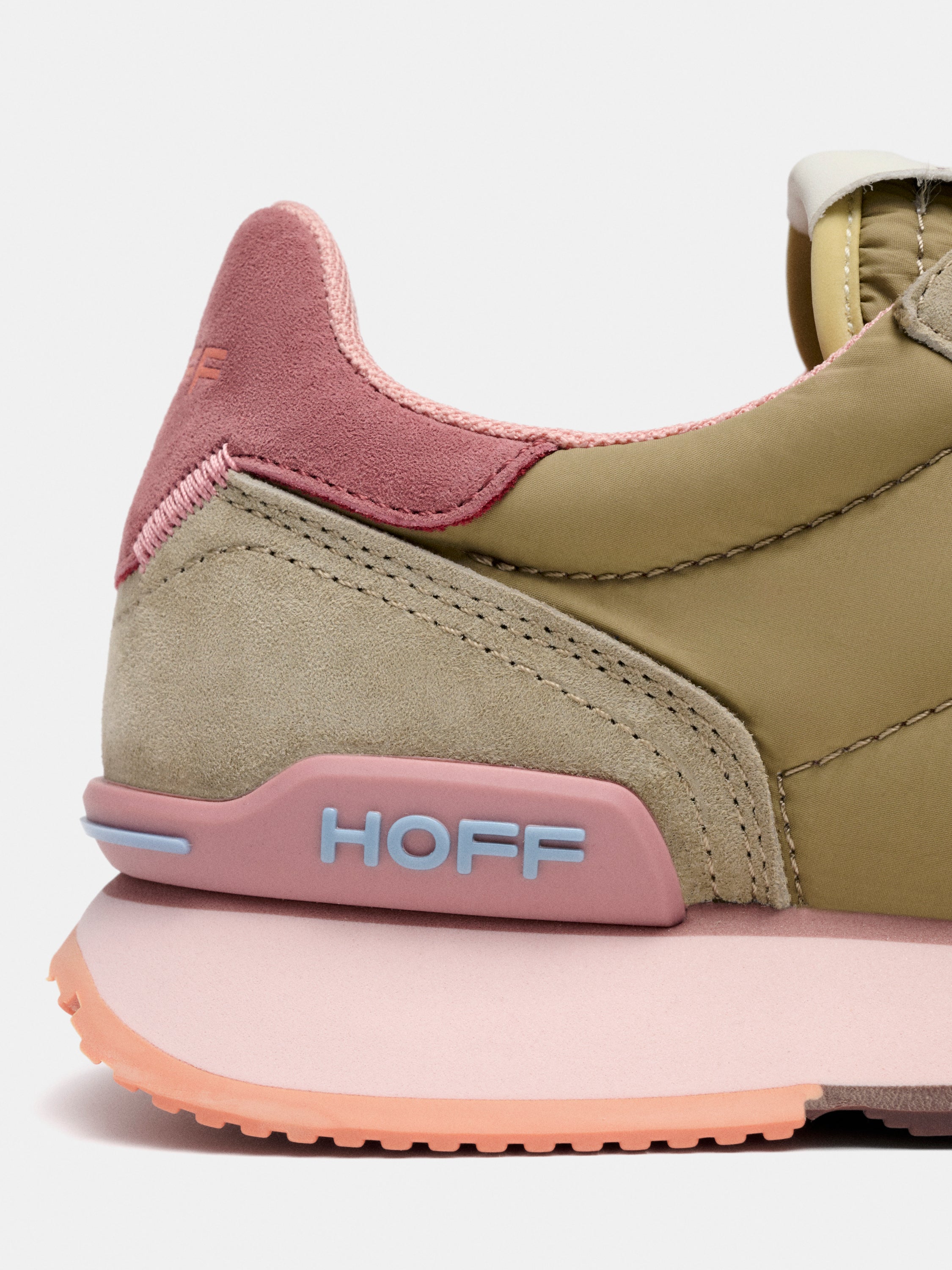 TRACK & FIELD KHAKI WOMAN