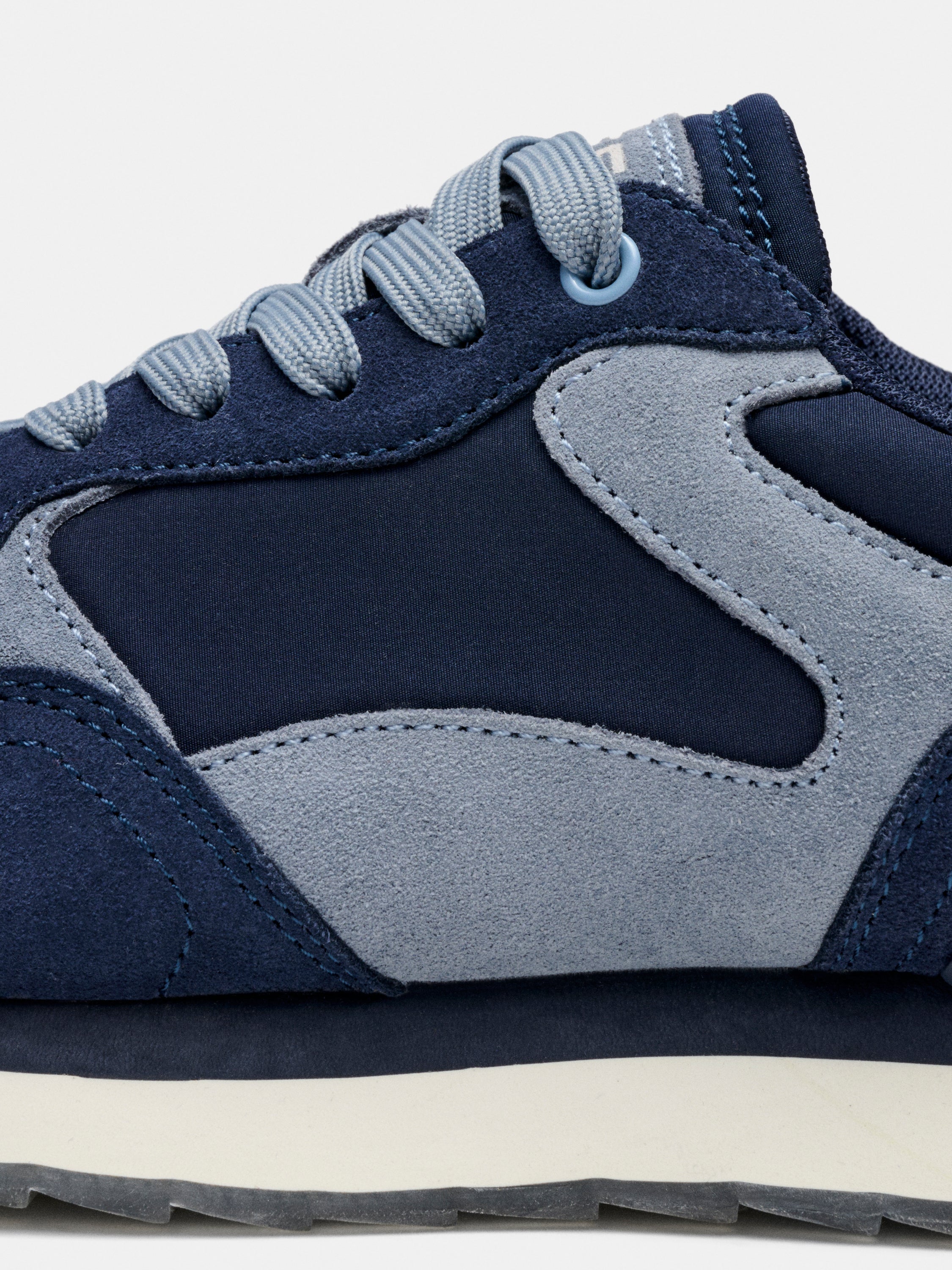 CITY STUTTGART WOMAN